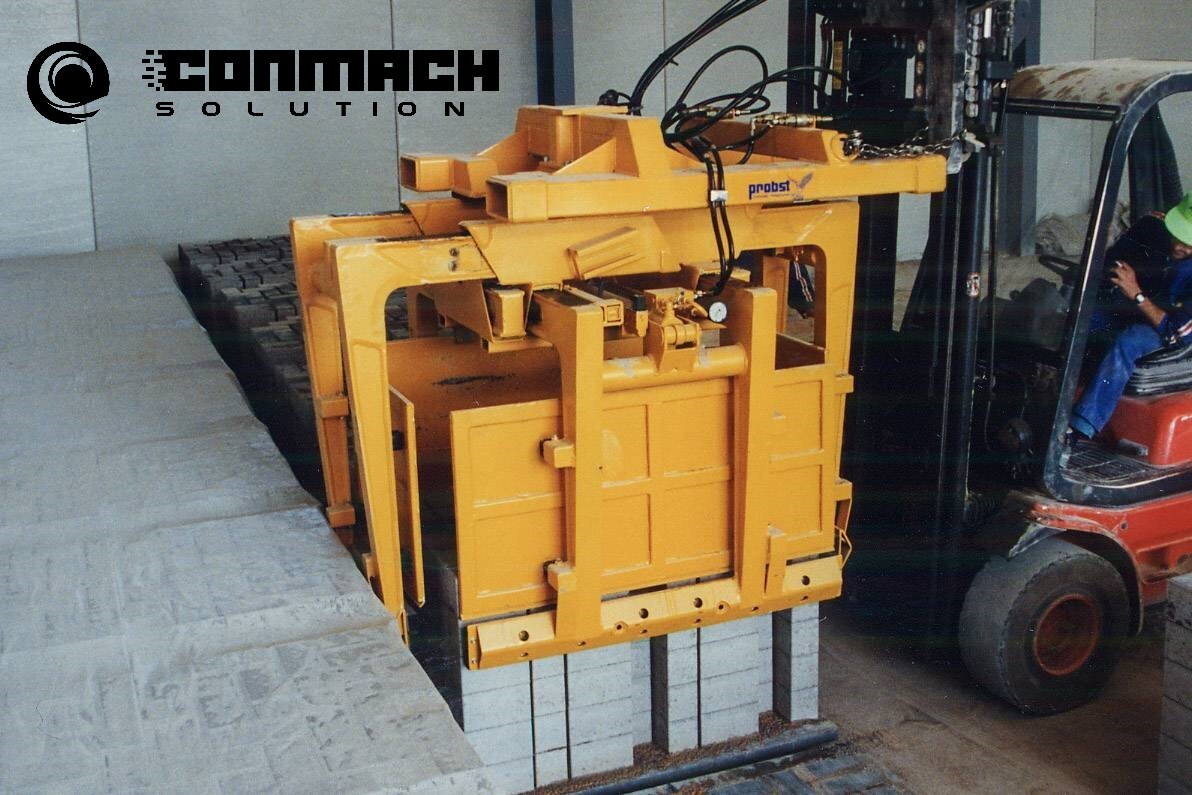 Hydraulic Paver Block Forklift - Lifting Capacity 3250 Kg, Fork Length 1250 Mm | New, Yellow, Gripping Range 370-1370 Mm, Weight 560 Kg