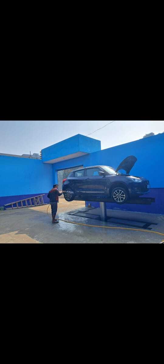 Single Post Washing Lift - Stainless Steel, 5 Tonne Capacity, 12.5x4 Feet Dimensions | Efficient Vehicle Undercarriage Access, 5.5 Feet Height, 220 Voltage, Warranty Included