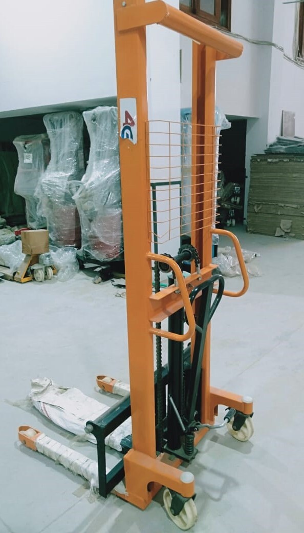 C- Channel 2ton * 2.5 Mtr - Color: Yellow