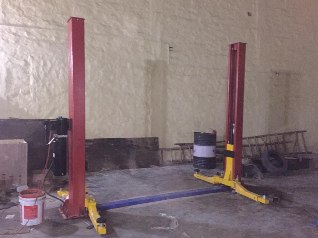 Hydraulic Two Post Lift - Length: 9.5 Foot (Ft)
