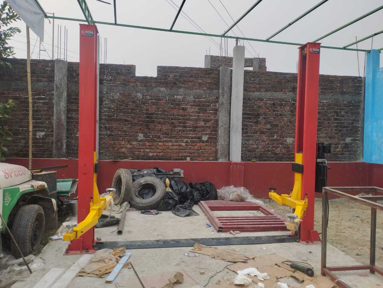 Hydraulic Two Post Lift - Length: 9.5 Foot (Ft)
