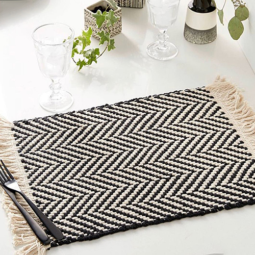 Zigzag Woven Cotton Place Mat - Color: As Per Requirement