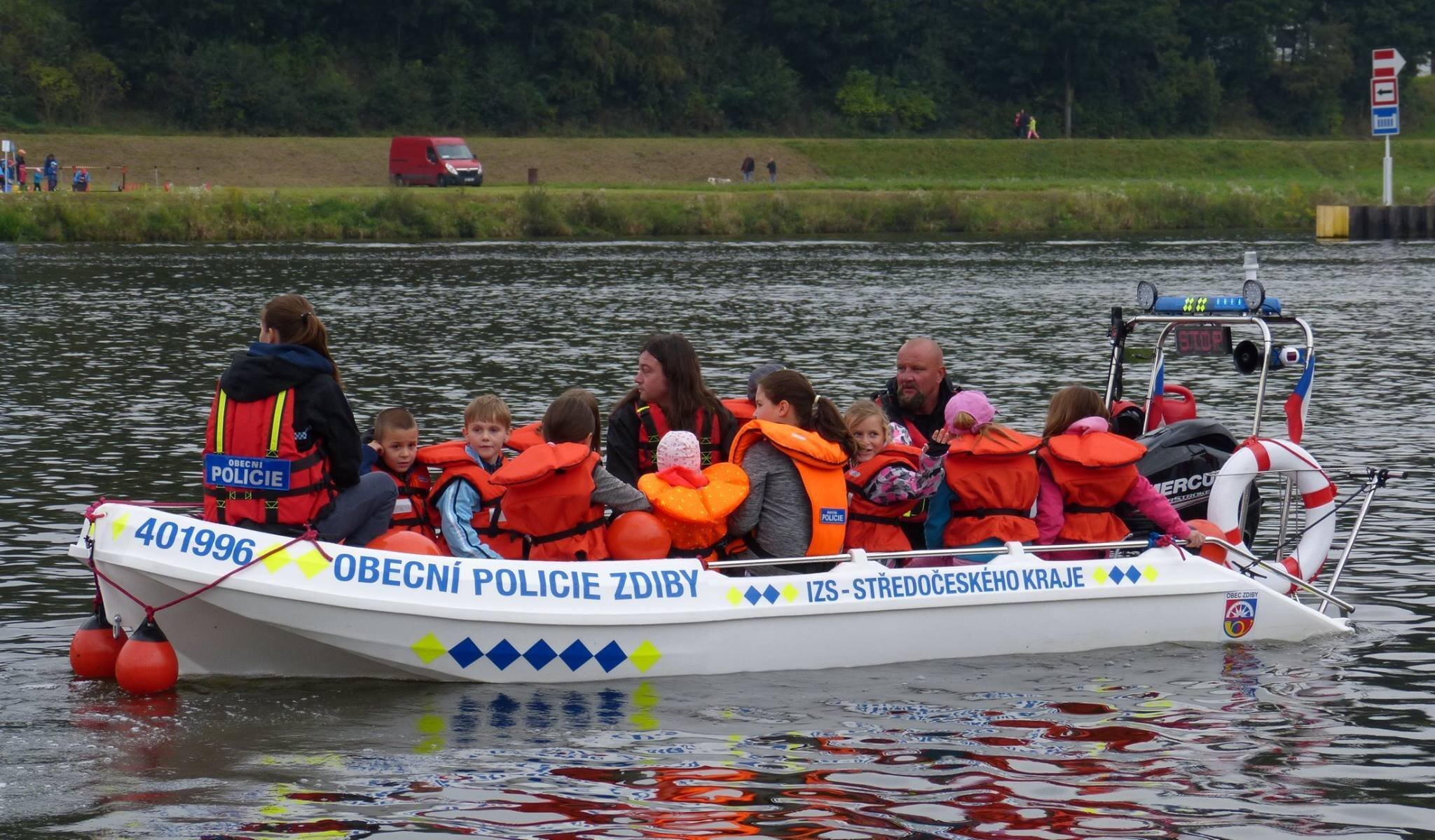 Pe Speed Boat - 4.50m Length, 10 Seater Capacity | Lightweight, Lifelong Maintenance Free, High Stability, Customizable Features