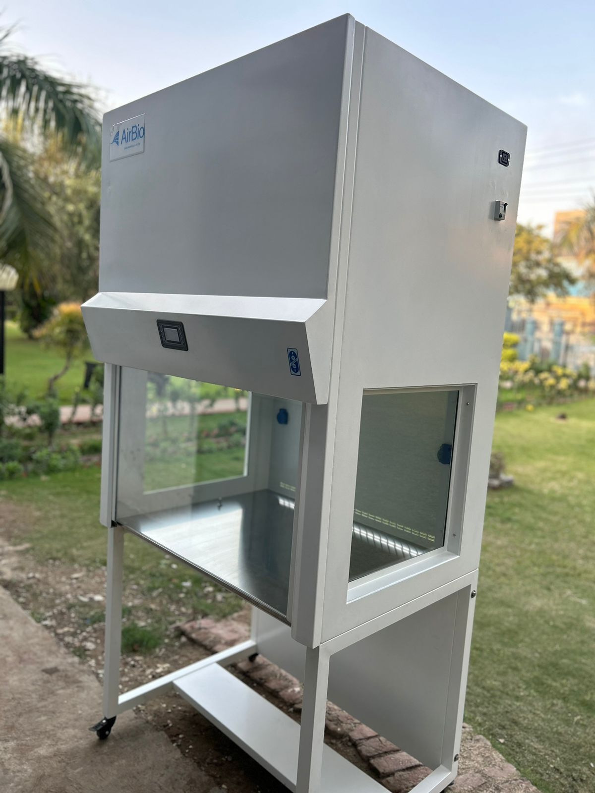 Vertical Laminar Air Flow - Application: Laboratory