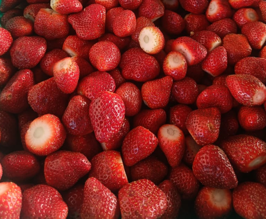 Scooped Frozen Strawberry Fruits (Whole) - Whole Red Berries , Non Glutinous, Sweet Ovel Shape, Iqf Freezing Process, 12-month Shelf Life