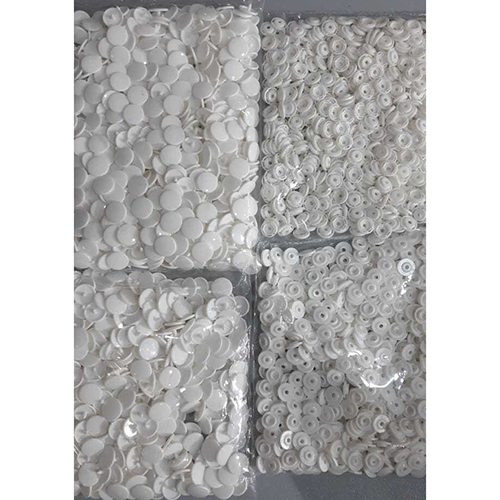 प्लास्टिक स्नैप बटन