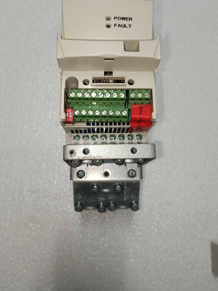 Abb Acs355-03u-02a4-4 3 Phasen 400aca A 480 V 2,4 A 0,75 Kw 1 Ps