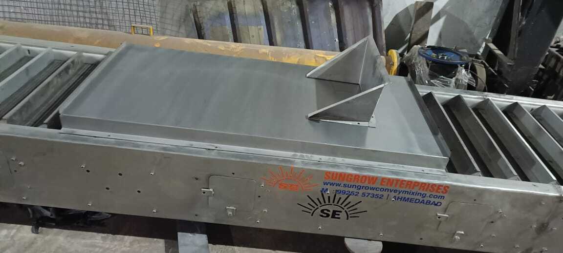 Wire Mesh Belt Conveyor - Mild Steel, 110-215 Volt, Silver | Electric Power Source, Supports Loads Up To 2,000 Lbs, Ideal For Industrial Use