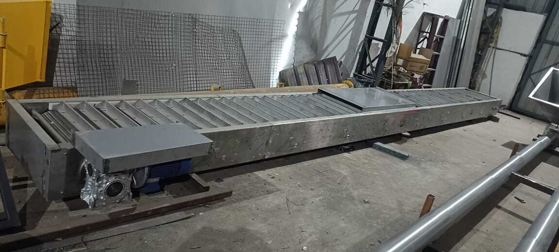 Wire Mesh Belt Conveyor - Mild Steel, 110-215 Volt, Silver | Electric Power Source, Supports Loads Up To 2,000 Lbs, Ideal For Industrial Use