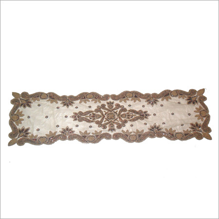 आकर्षक टेबल रनर