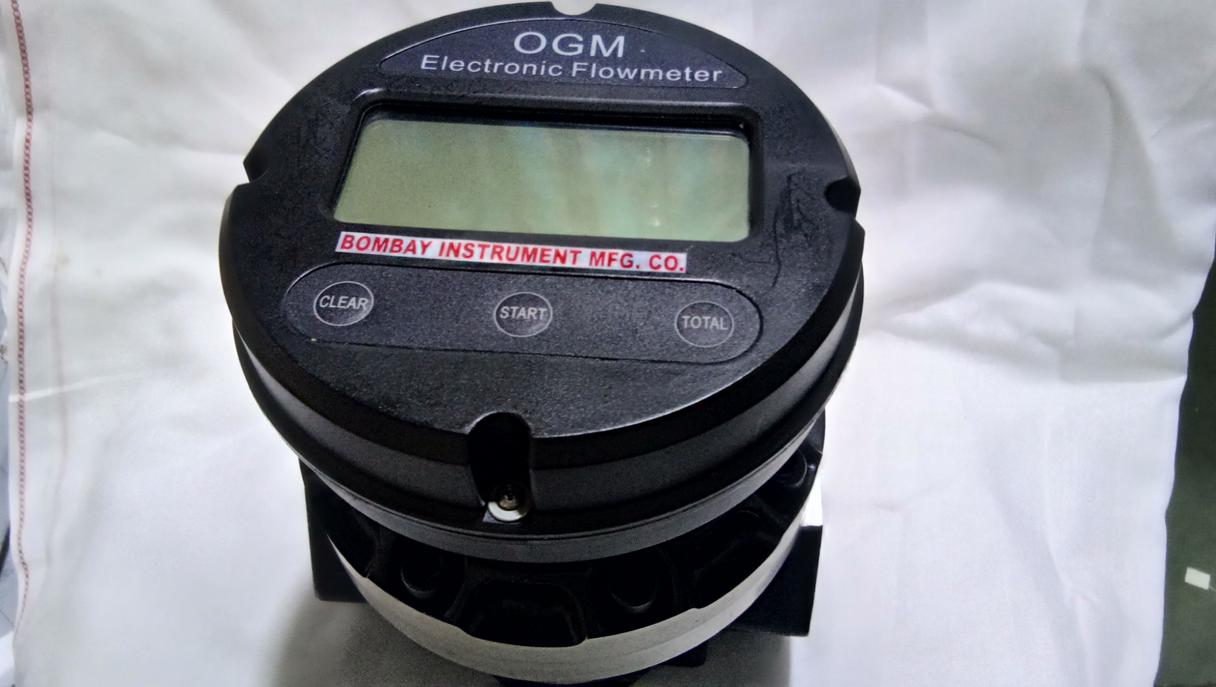 Digital Oil Flow Meter - Accuracy: +/-0.5 %