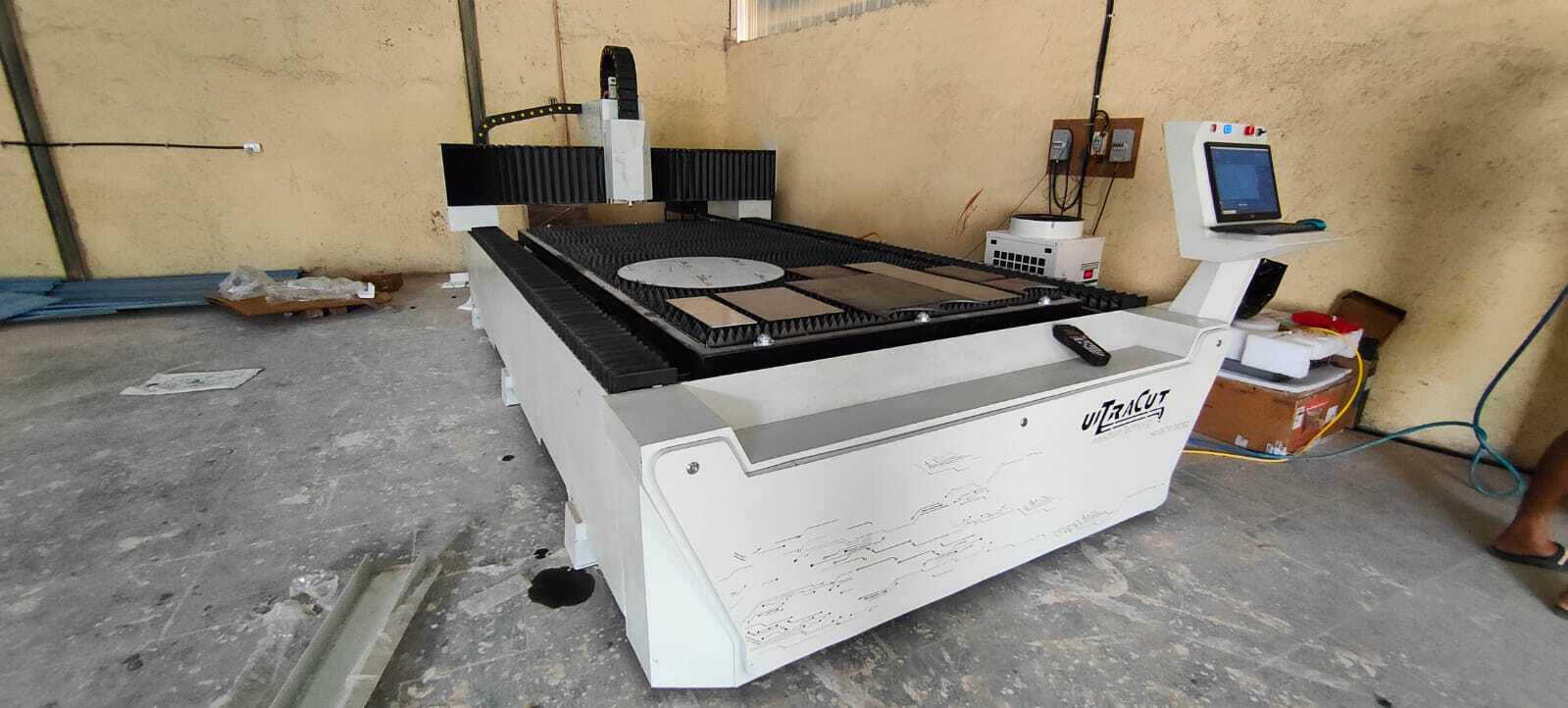 1500w Laser Fiber Automatic Cnc Fiber Laser Cutting Machine - Color: White