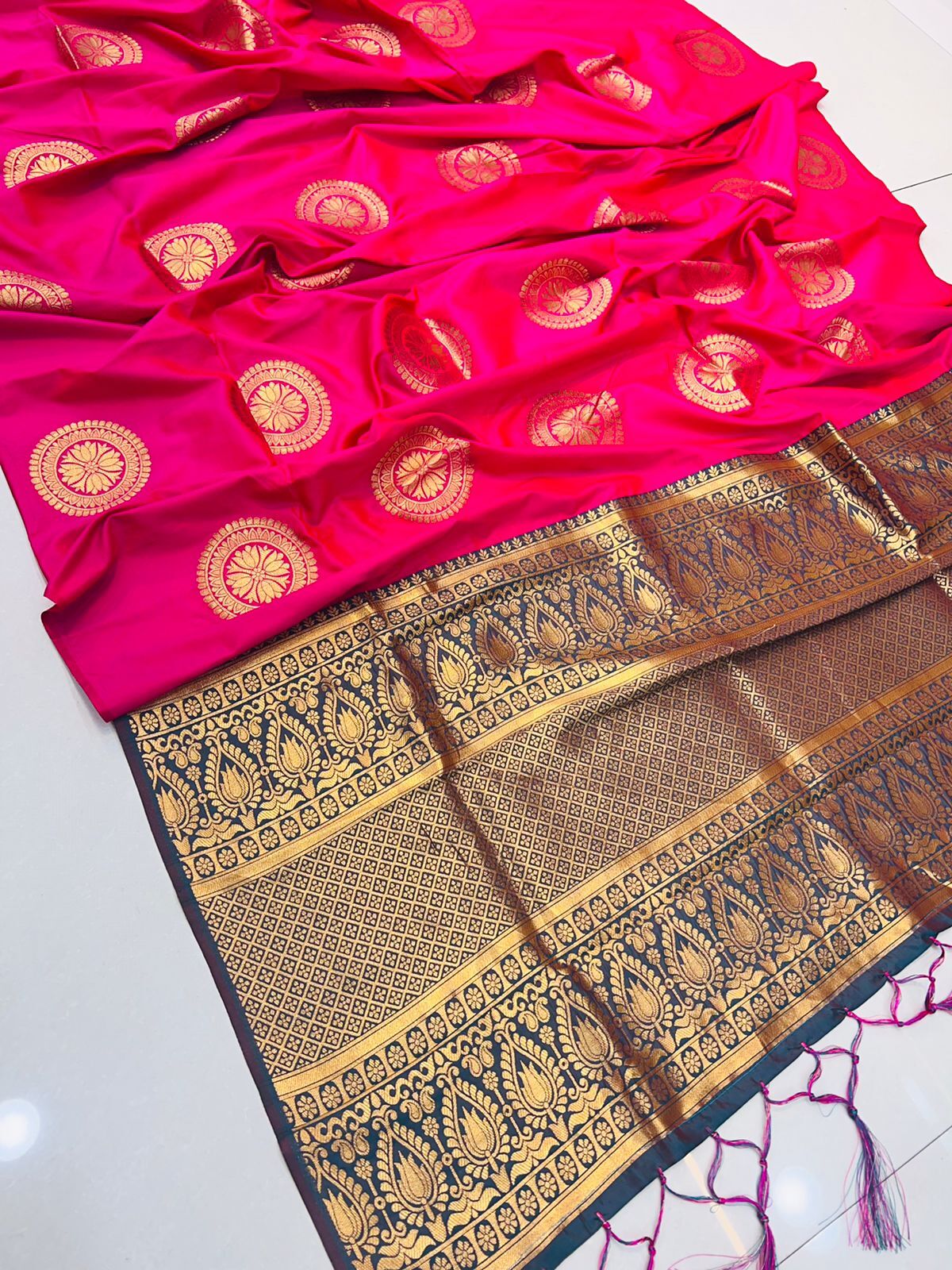 Silk Saree With Blouse For Womens