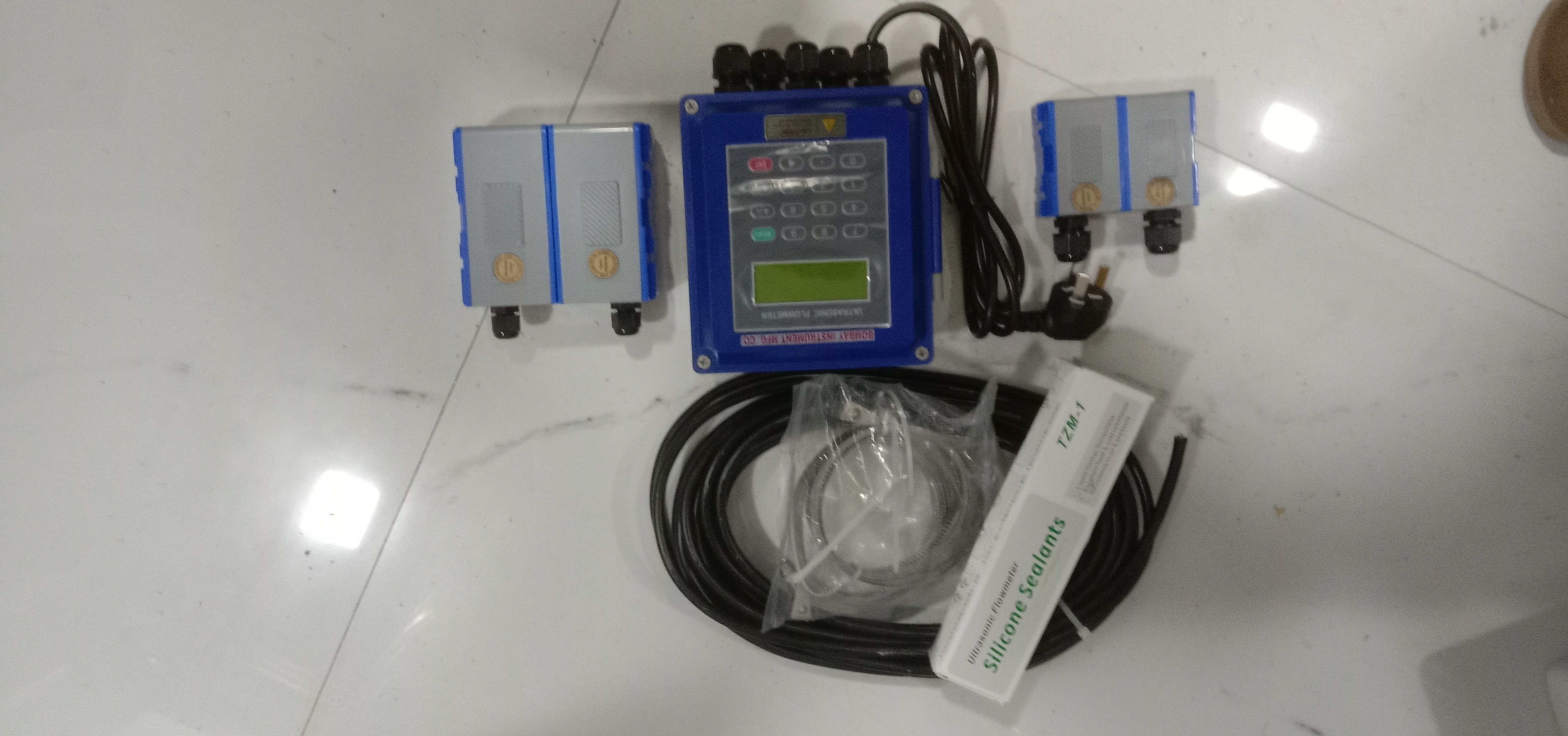 Wall Mount Ultrasonic Flow Meter - Stainless Steel & Pvc, 15mm To 6000mm Range, Blue Color, Digital Display, Industrial Use