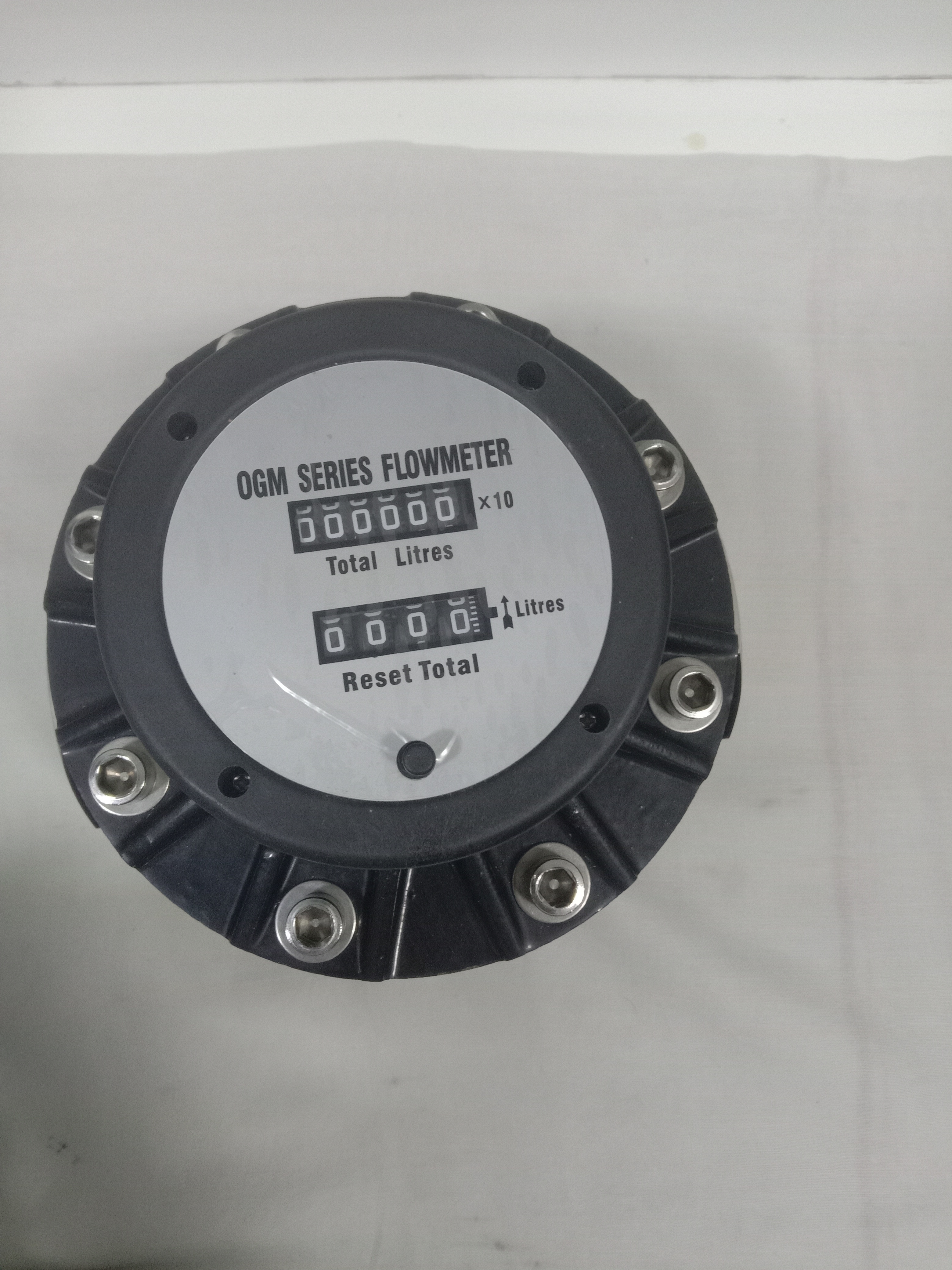 Oil Flow Meter - Accuracy: +/-0.5  %