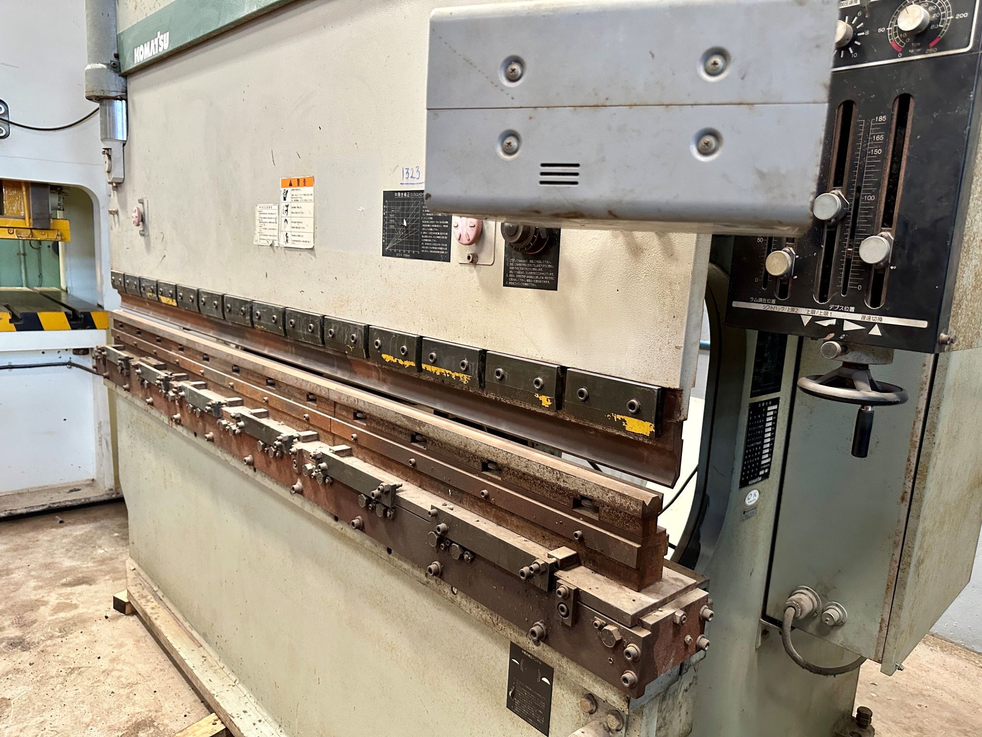 1323 Komatsu Hydralic Press Brake Machine