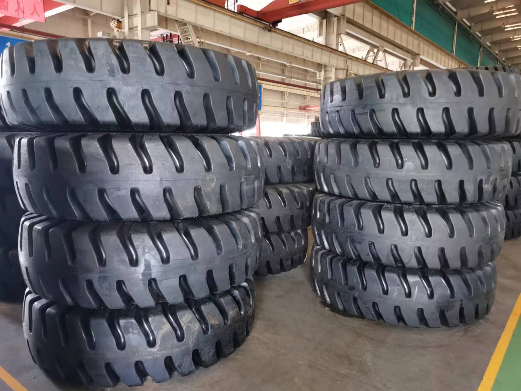 18.00-25-40 E-4j Tires - 1675x1675x500mm | New Condition, 400kg Weight, 3-month Warranty
