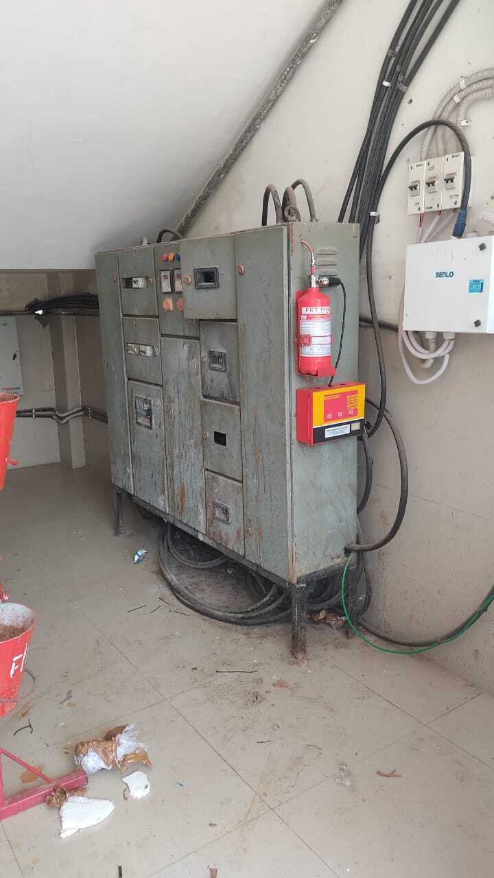 Automatic Co2 Extinguishing System - Ul Approved Material, 2x1x1 Meter Size, Red Color | 12 Months Warranty, 35 Kilograms Weight, Ideal For Electrical Panel Fire Suppression