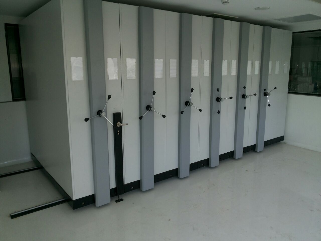 Industrial Mobile Compactor - Application: Commercial