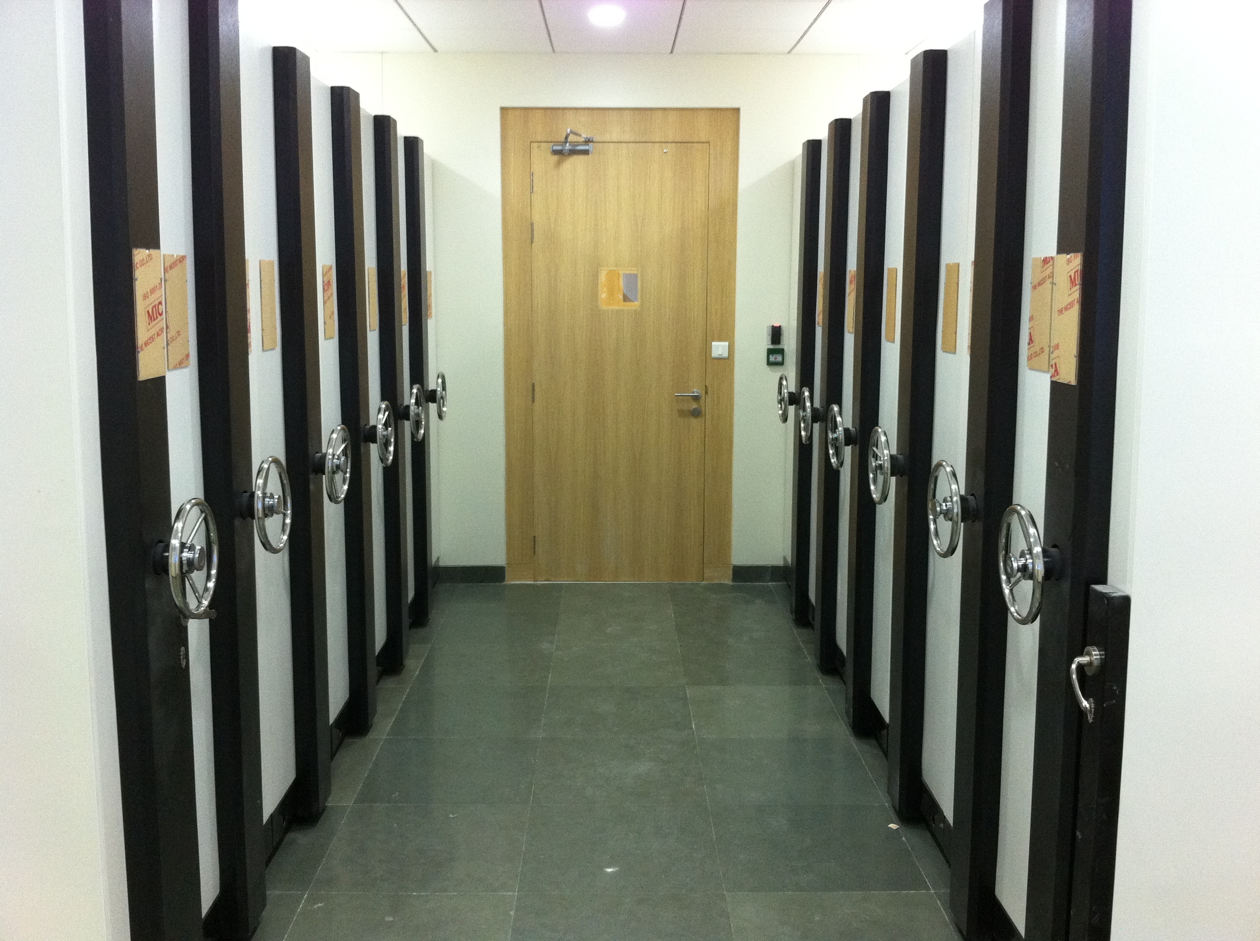 Industrial Mobile Compactor - Application: Commercial