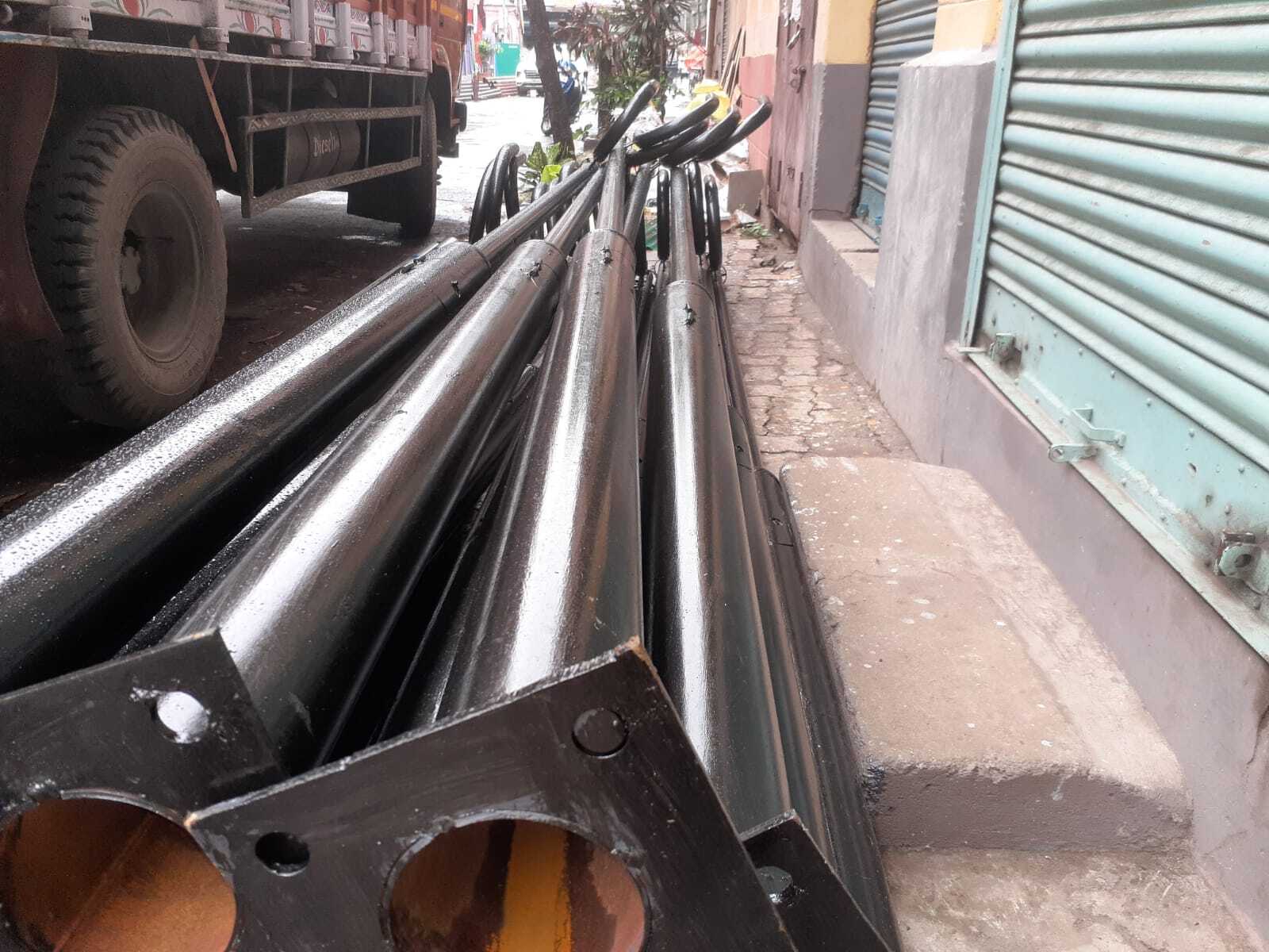 Decorated Light Poles - Color Temperature: Black & Golden Color Rankine