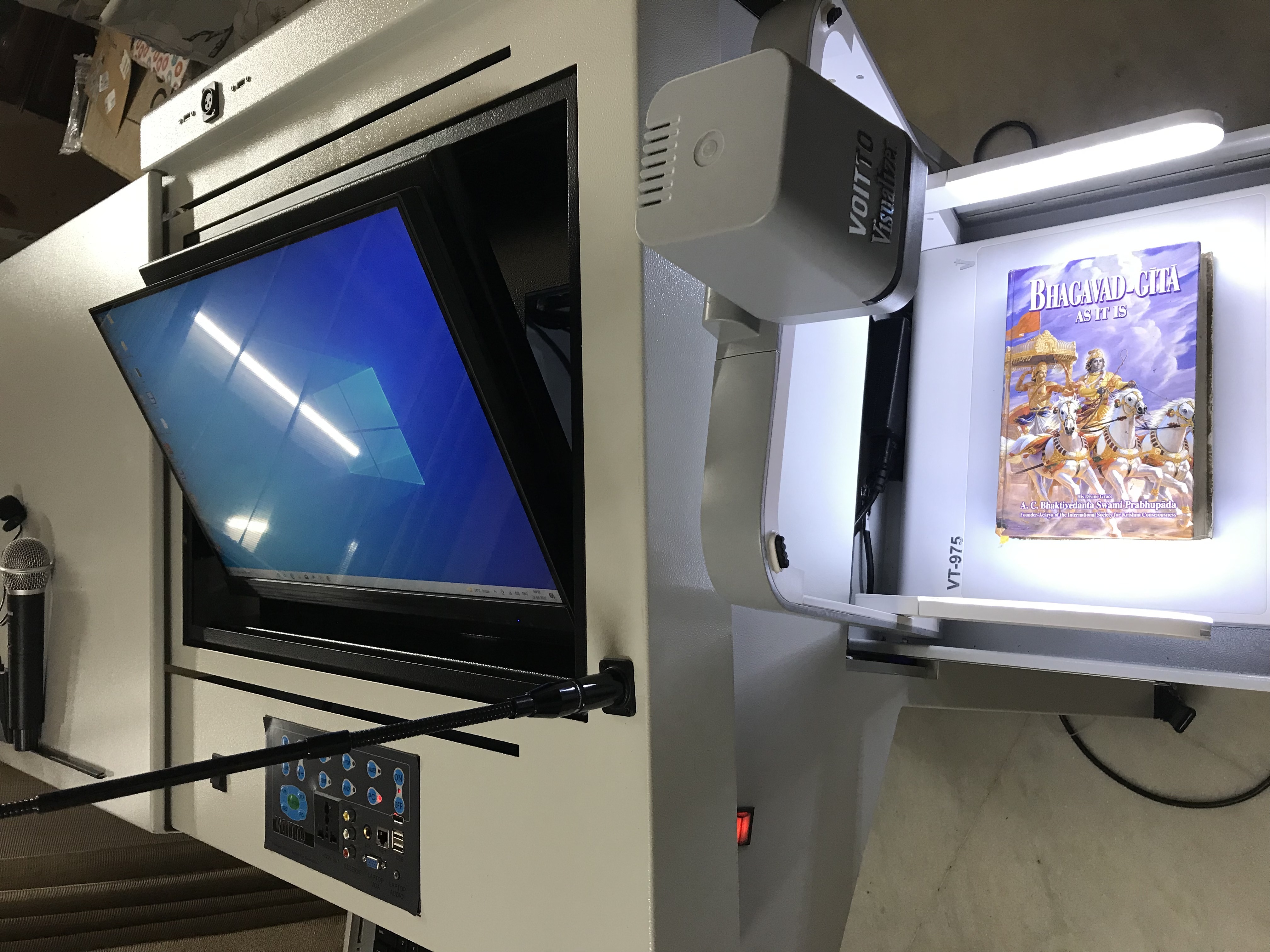 Digital Podium - Full Metal Body, 21.5" Full Hd Touch Display | Hdmi, Vga Support, Integrated User Interface, Goose Neck Mic, Lockable Side Drawer
