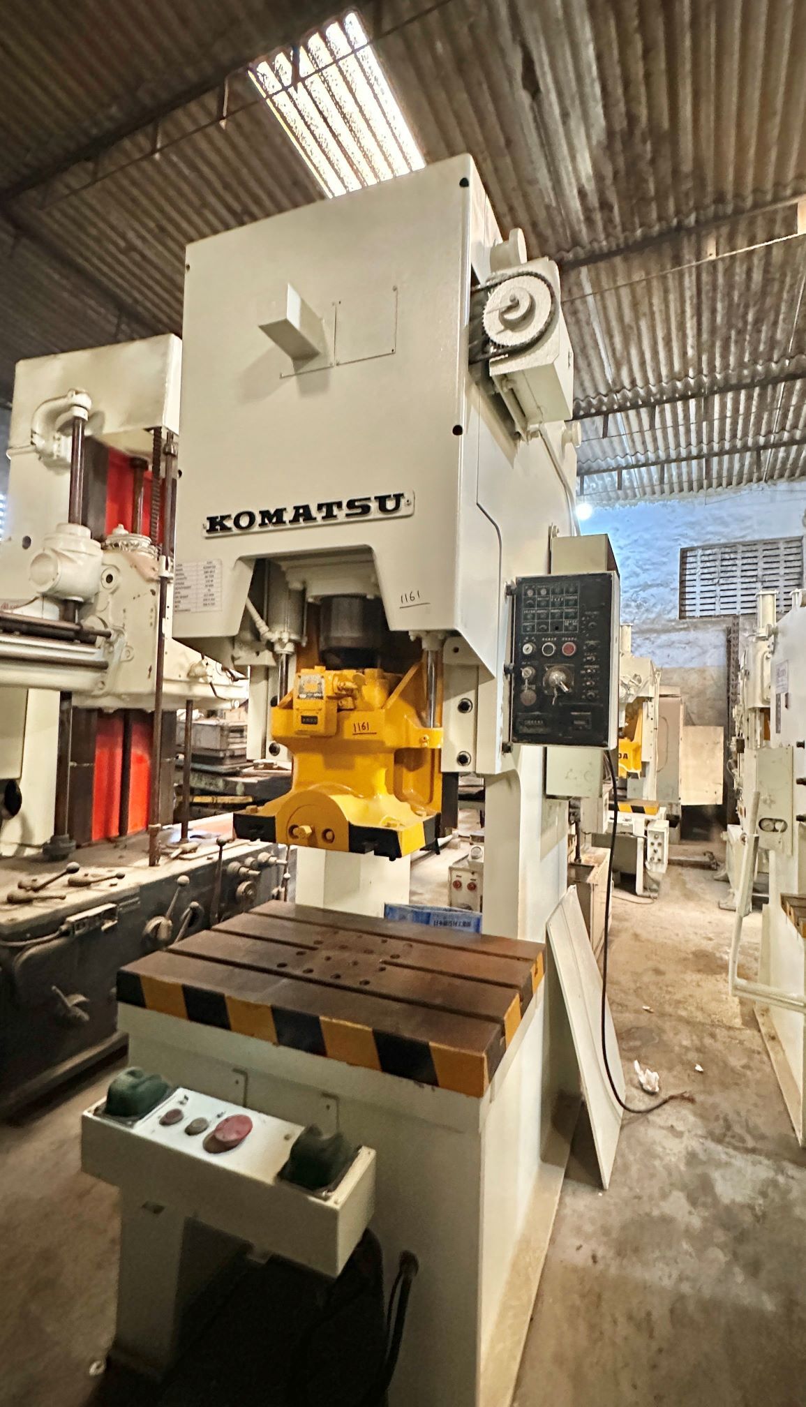 1161 Komatsu C Frame Single Crank Press - 60 Tons Capacity, 150mm Stroke, 900 X 550mm Bed Size, 450 X 350mm Ram Size, 70 Spm