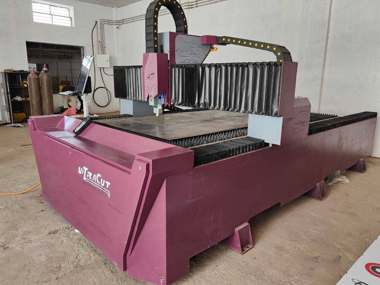 1kw Cnc Fiber Laser Cutting Machine - Automatic Grade: Automatic