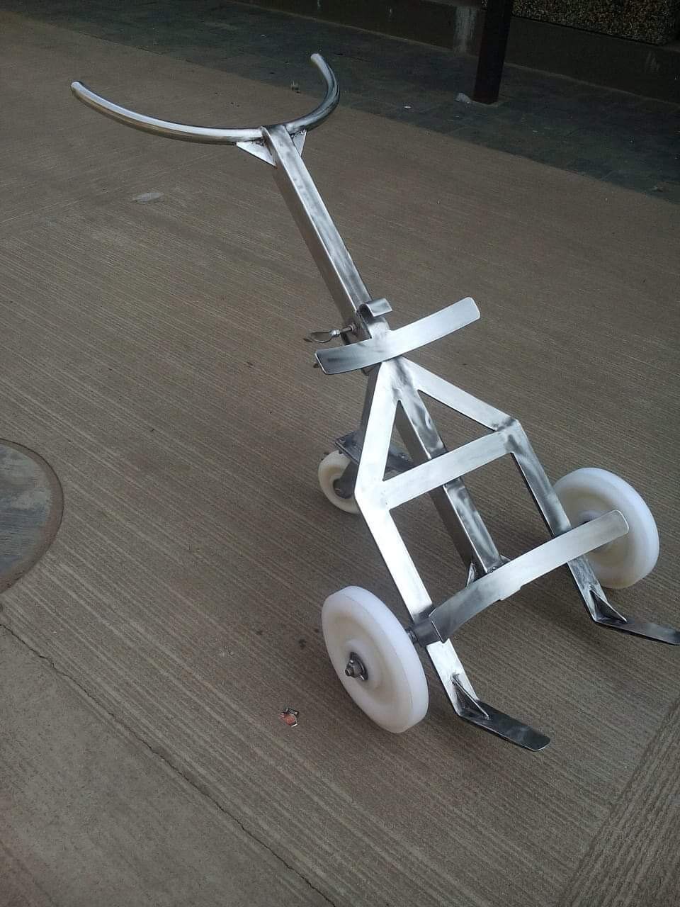 Ss 304 Scissor Lift Table Trolley - Attributes: Durable