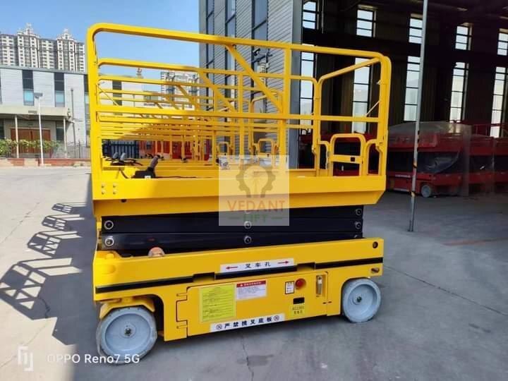 Scissor Lift Self Propelled Battery Operated - Attributes: Strong
