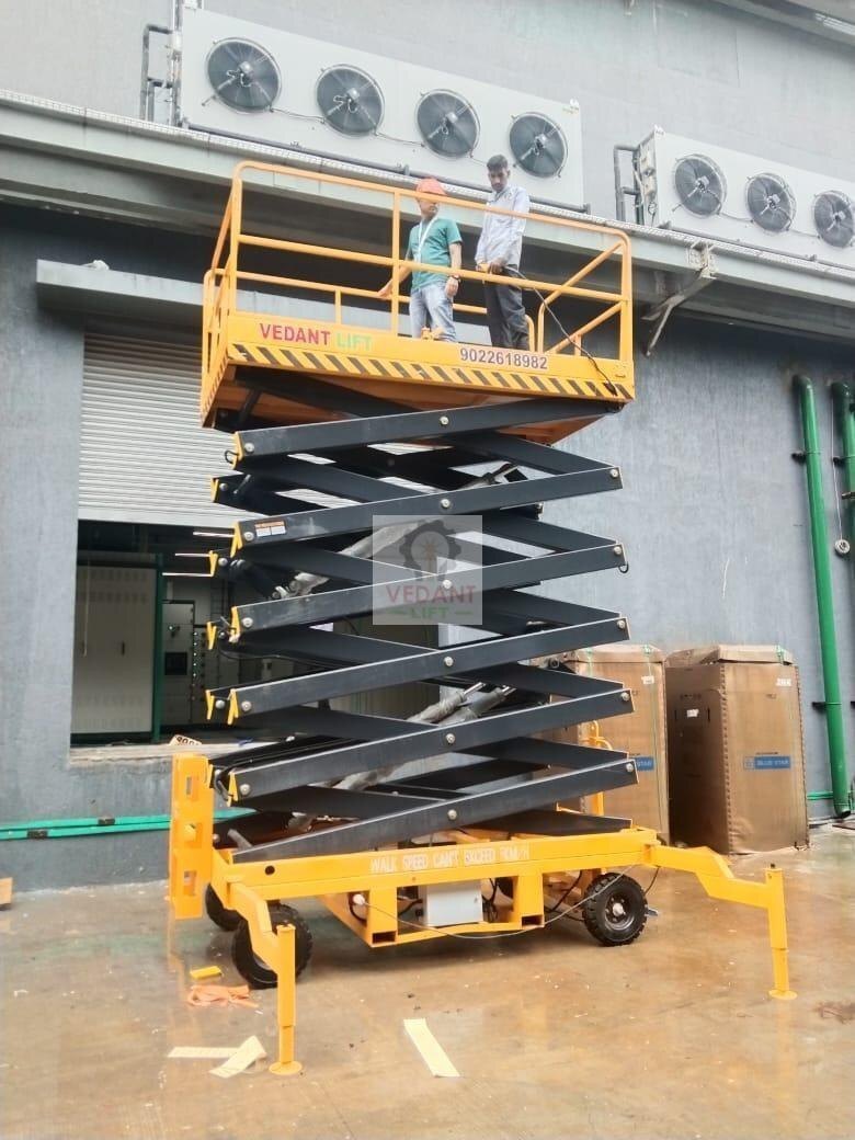 Scissor Lift Self Propelled Battery Operated - Attributes: Strong