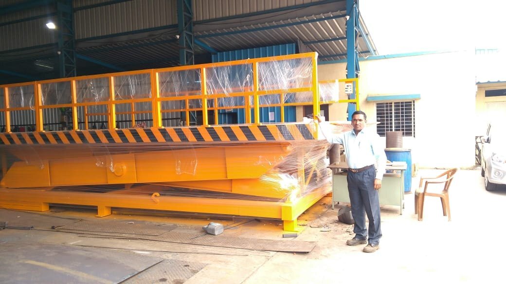 Scissor Lift Self Propelled Battery Operated - Attributes: Strong
