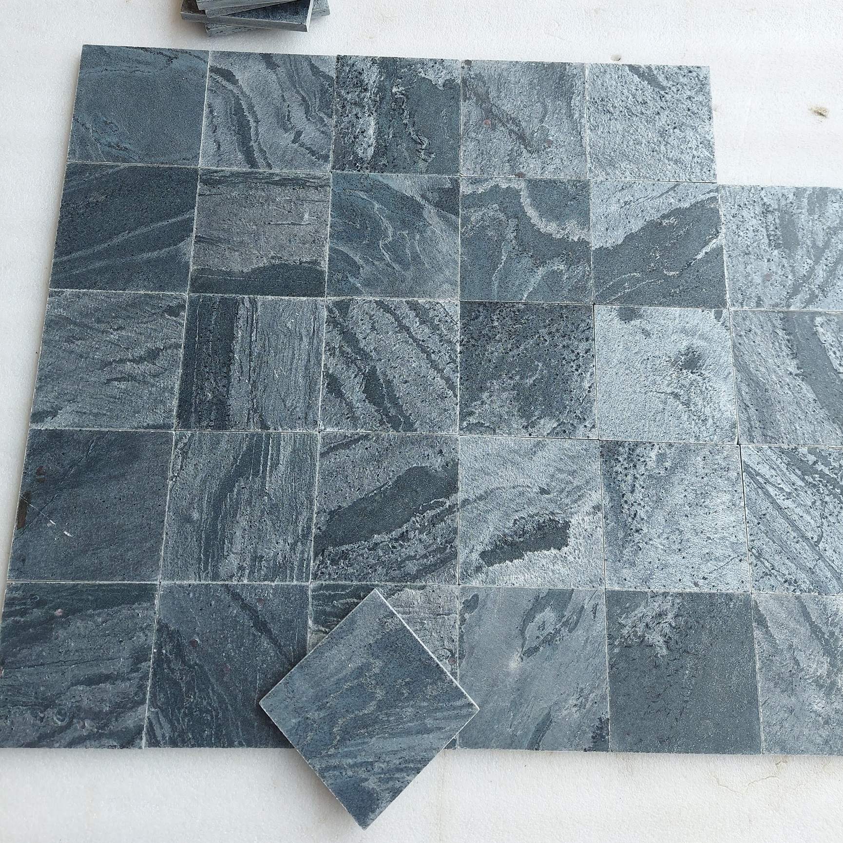 Honed And Brushed Silver Grey Quartzite Slate - Size: 100x100 Mm