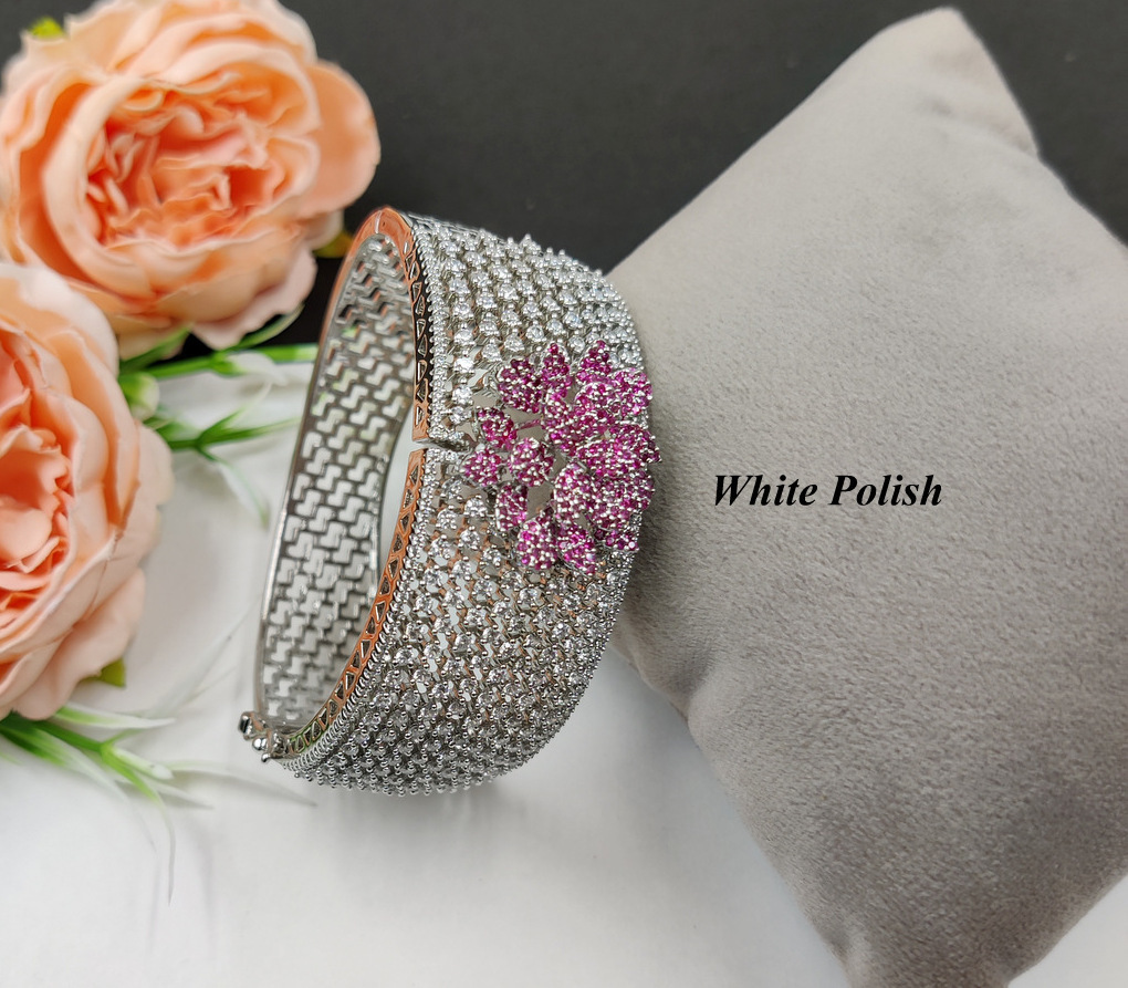 Beautiful Bracelet Charm - Gender: Women