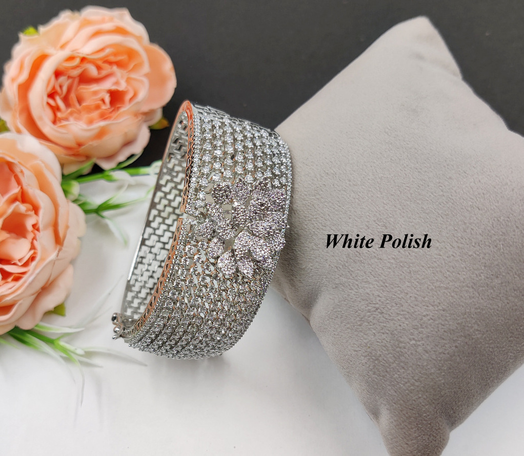 Beautiful Bracelet Charm - Gender: Women