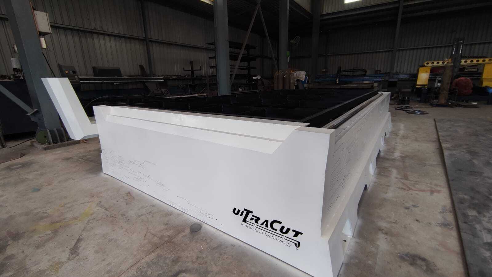 Fiber Laser Cutting Machine - 1550x3100 Mm, Ivory White | Automatic Height-adjustment, Advanced Cooling, Efficient Dedusting Systems, 2-year Warranty