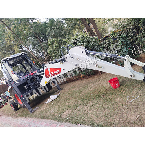 Bobcat B-900 Breaker Pipeline - Automatic Grade: Semi-Automatic