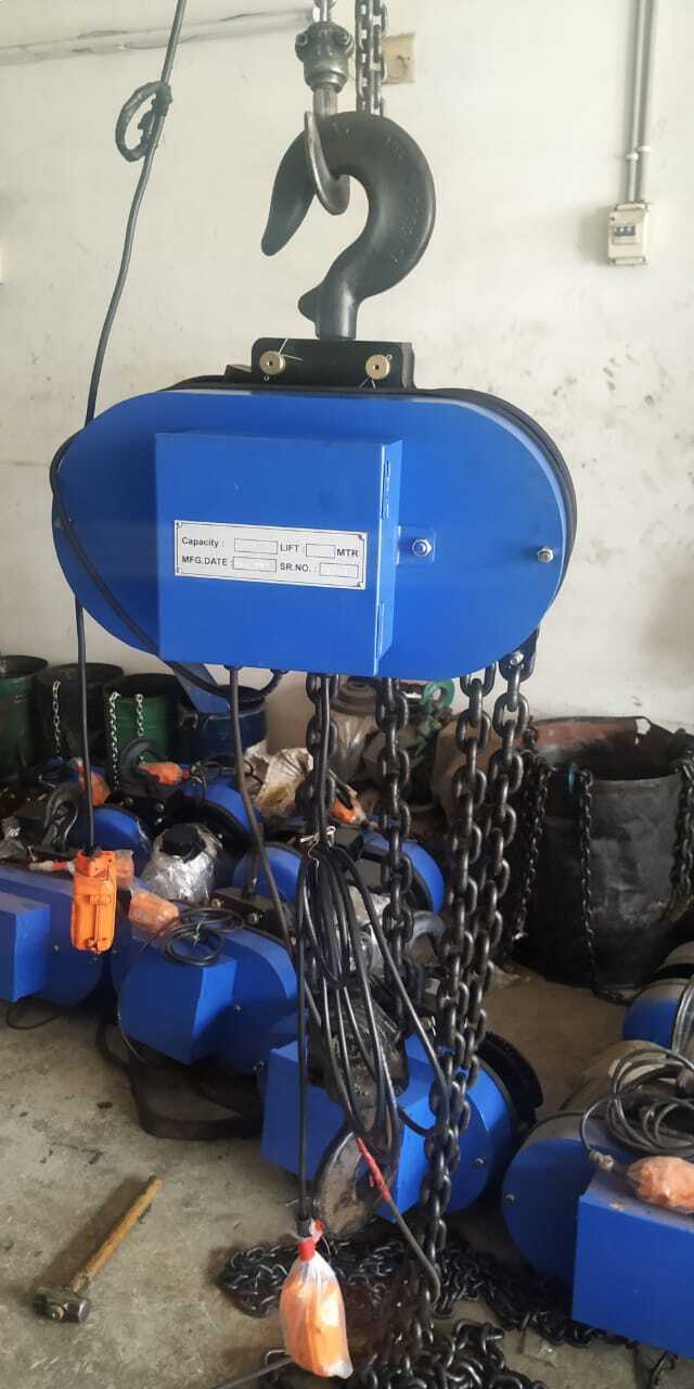Chain Hoist - Stainless Steel, Lifting Capacity 1-5 Ton, 9 M Height, Electric Power Source, Travelling Speed 5 M/min | Ideal For Industrial Material Handling