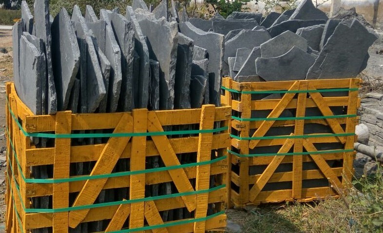 Kadappa Black Limestone Flagstone Slabs - Irregular Sizes 30-90 Cm, 2.5-4.0 Cm Thickness, Durable Black Hue For Elegant Paving Design