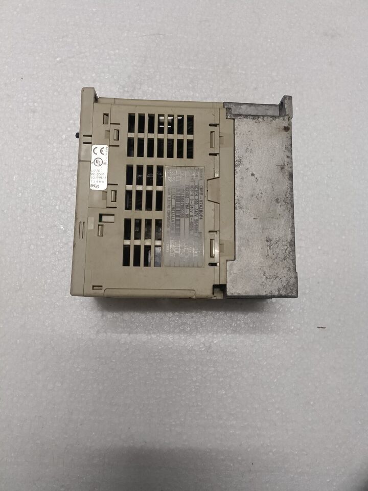 Automation Omron V7 Cimr-v7azb0p4 Ac 1phase 200-240 3a 1.1kva 0.55kw Ac Drive - Color: White