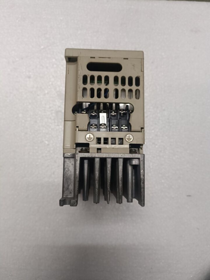 Automation Omron V7 Cimr-v7azb0p4 Ac 1phase 200-240 3a 1.1kva 0.55kw Ac Drive - Color: White