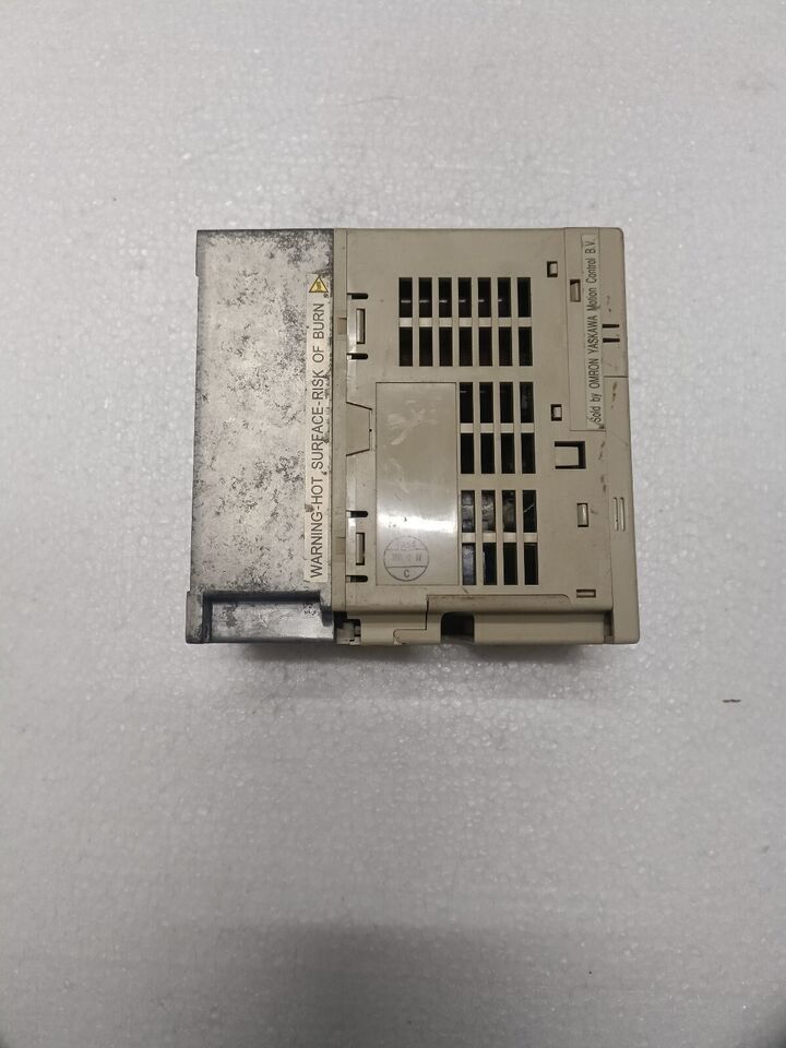 Automation Omron V7 Cimr-v7azb0p4 Ac 1phase 200-240 3a 1.1kva 0.55kw Ac Drive - Color: White