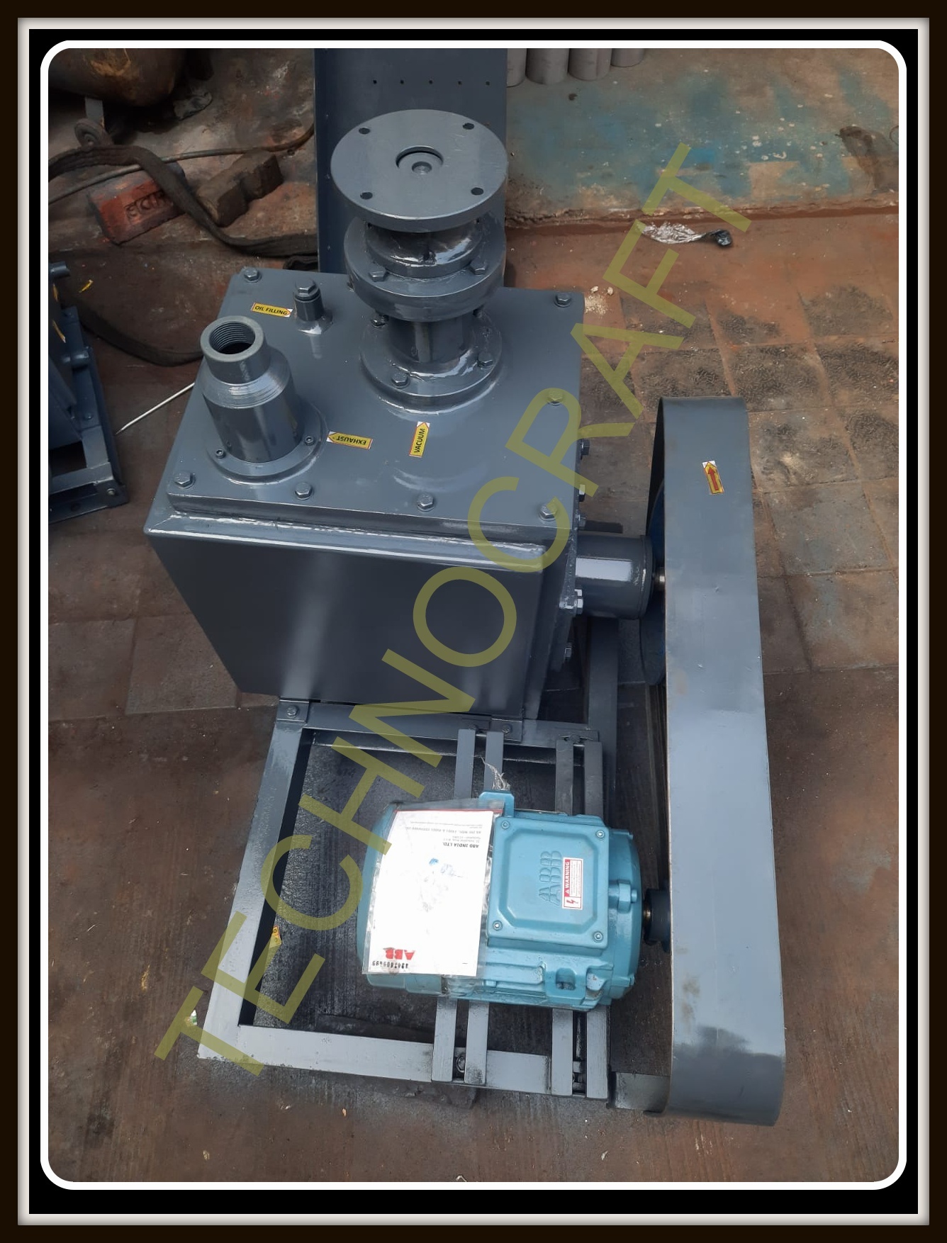 Oil Sealed Rotary High Vacuum Pumps - Cast Iron, Multiple Sizes Available, Striking Blue & Dark Gray, 3-600 Cubic Meters Flow Rate, High Pressure Capability, Direct Suction Design