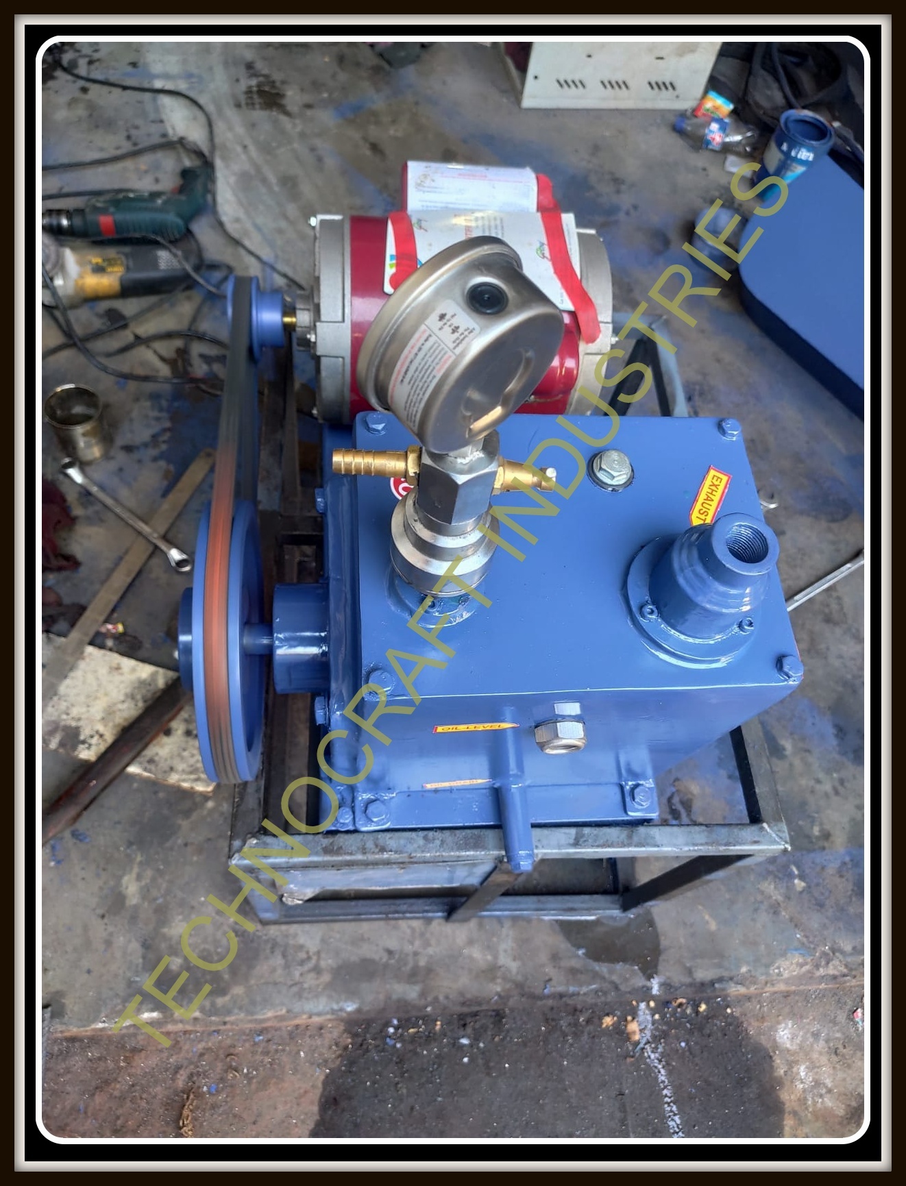 Oil Sealed Rotary High Vacuum Pumps - Cast Iron, Multiple Sizes Available, Striking Blue & Dark Gray, 3-600 Cubic Meters Flow Rate, High Pressure Capability, Direct Suction Design