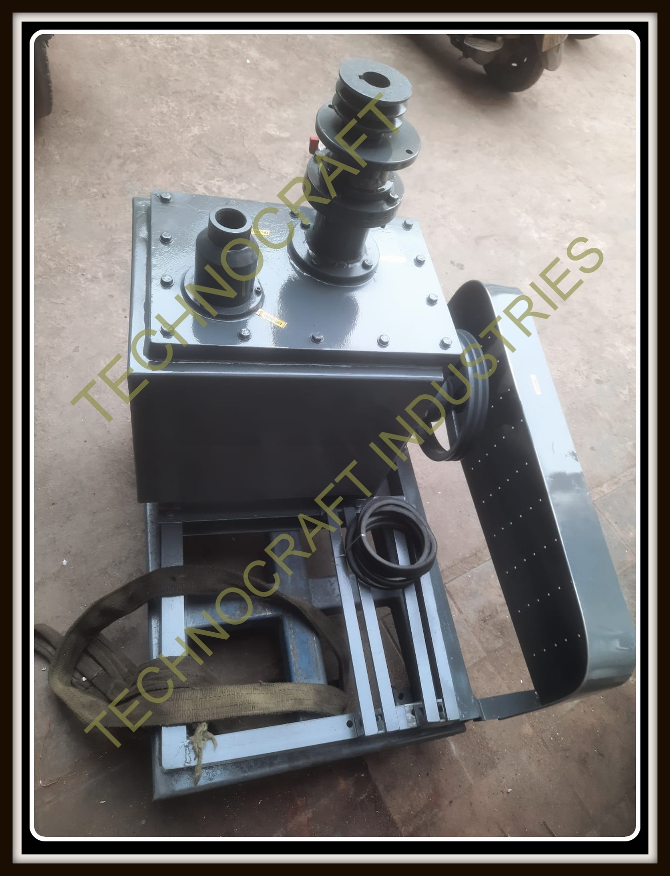 Oil Sealed Rotary High Vacuum Pumps - Cast Iron, Multiple Sizes Available, Striking Blue & Dark Gray, 3-600 Cubic Meters Flow Rate, High Pressure Capability, Direct Suction Design