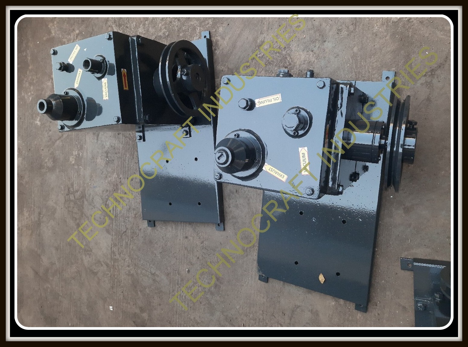 Oil Sealed Rotary High Vacuum Pumps - Cast Iron, Multiple Sizes Available, Striking Blue & Dark Gray, 3-600 Cubic Meters Flow Rate, High Pressure Capability, Direct Suction Design