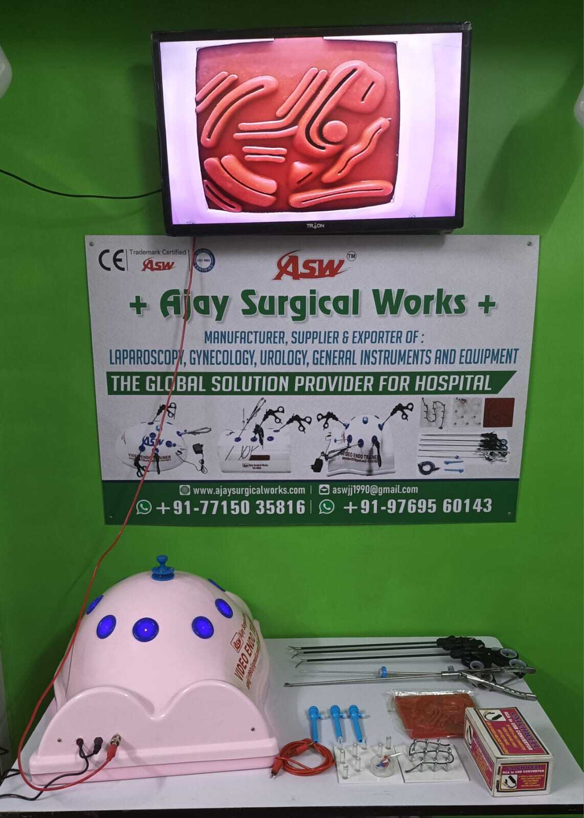 Laparoscopic Body Shape Endotrainer With 5 Basic Instruments - Material: Fiber And Plastic