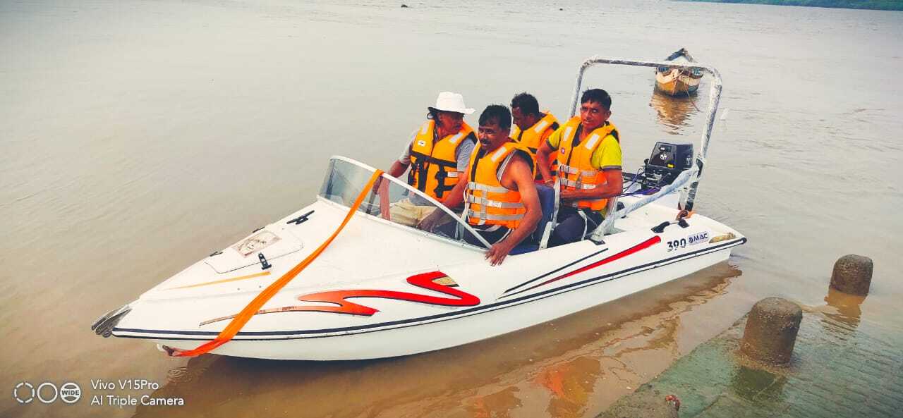 Mac -390 - Roc-ket Boat,hrocket Boat Polyethylene/ Pe/ Hdpe/ Life Boat/ Motor Boat/rescue Boat/ Speed Boat/ 4 To 5 Seater Boat/4 To 5 People Boat/4 To 5 Pasenger Boat/4 To 5 Person Boat - Capacity: 250 Kg