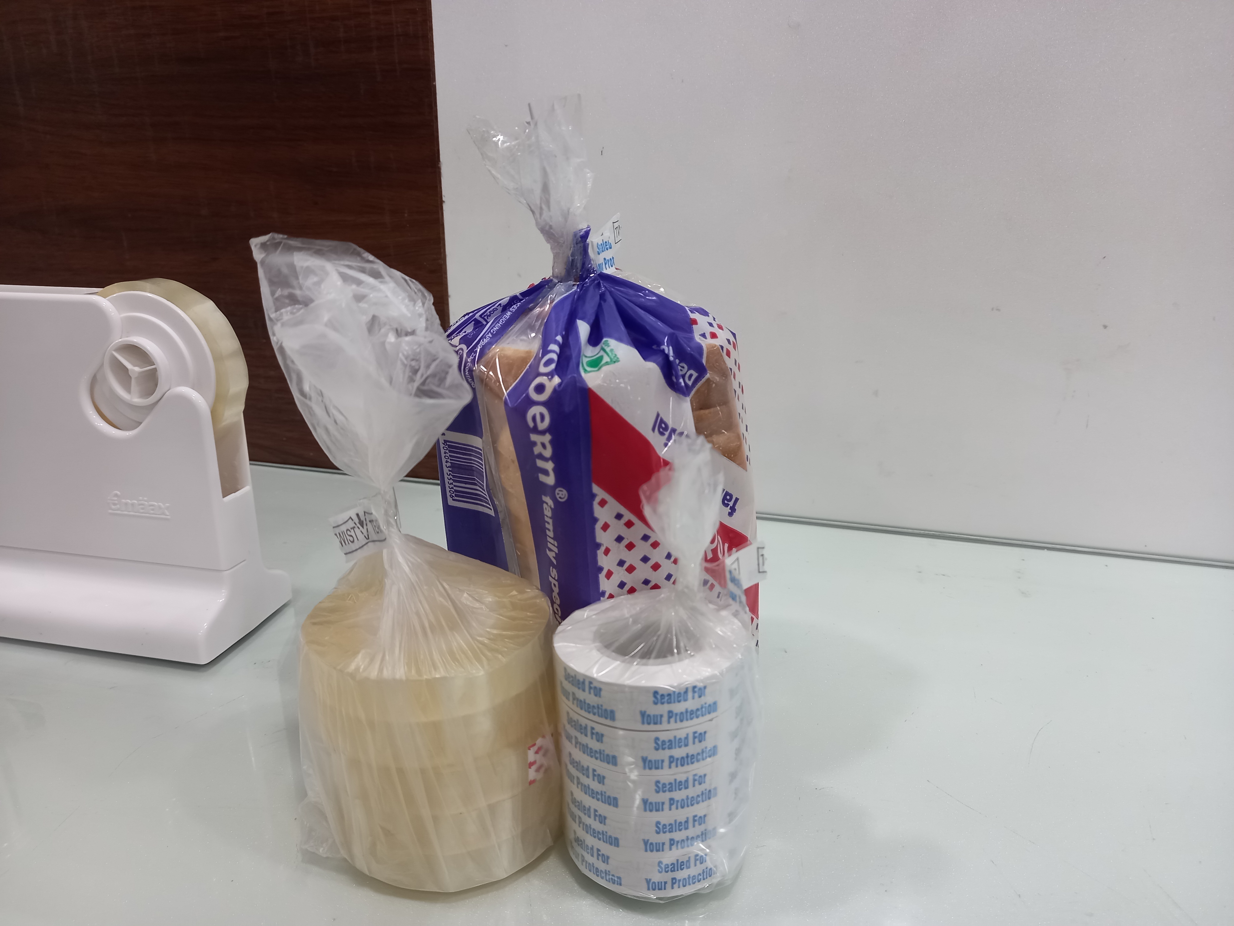 Tape Roll For Bread Sealer - Bopp Material, 1 Inch Width, Cream & White Colors, Soft Texture, Waterproof, 100 Mtr Length