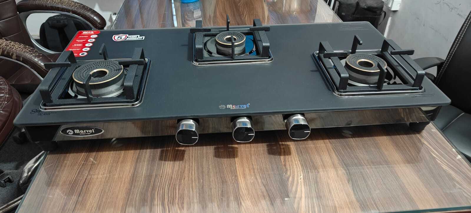 3br Pure Matte Glass With Black Ss Mirror Finish Frame (Panther Burner) - 3 Burners, 7mm Toughened Black Glass, Sparkle Finish Heavy Pan Support, 360â° Rotating Brass Nozzle, Metallic Knob